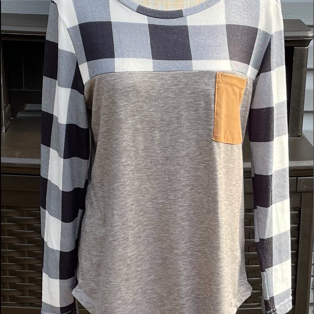 Pullover shirt with long sleeves and pocket. Size LG.